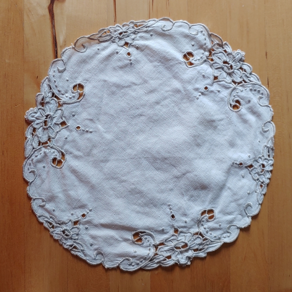 Vintage Flower Pattern Doily